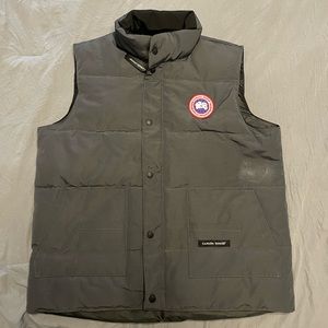Canada Goose charcoal grey vest size XXL! Small stain but can be washed off!